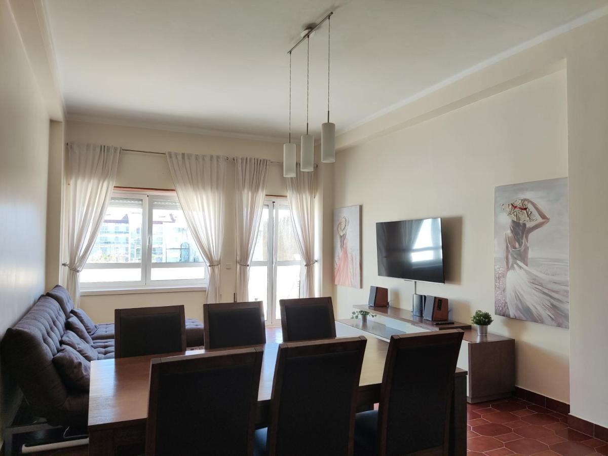 Apartment By The Beach! With Large Balcony! Сан-Мартинью-ду-Порту Экстерьер фото