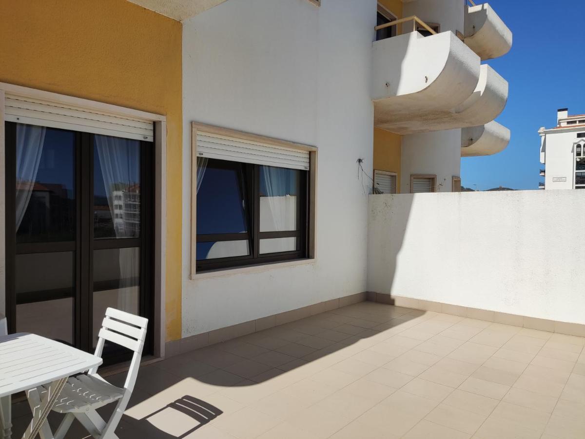 Apartment By The Beach! With Large Balcony! Сан-Мартинью-ду-Порту Экстерьер фото